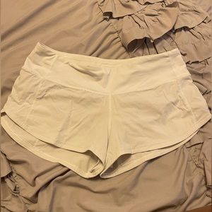 Lululemon speed up low rise 2.5” short